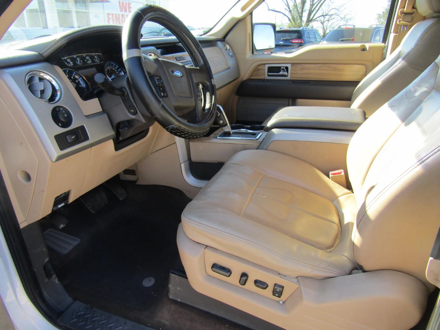 2011 White /Tan Ford F-150 FX2 SuperCab 6.5-ft. Bed 2WD (1FTFX1CF0BF) with an 5.0L V8 engine, Automatic transmission, located at 15016 S Hwy 231, Midland City, AL, 36350, (334) 983-3001, 31.306210, -85.495277 - Photo#3